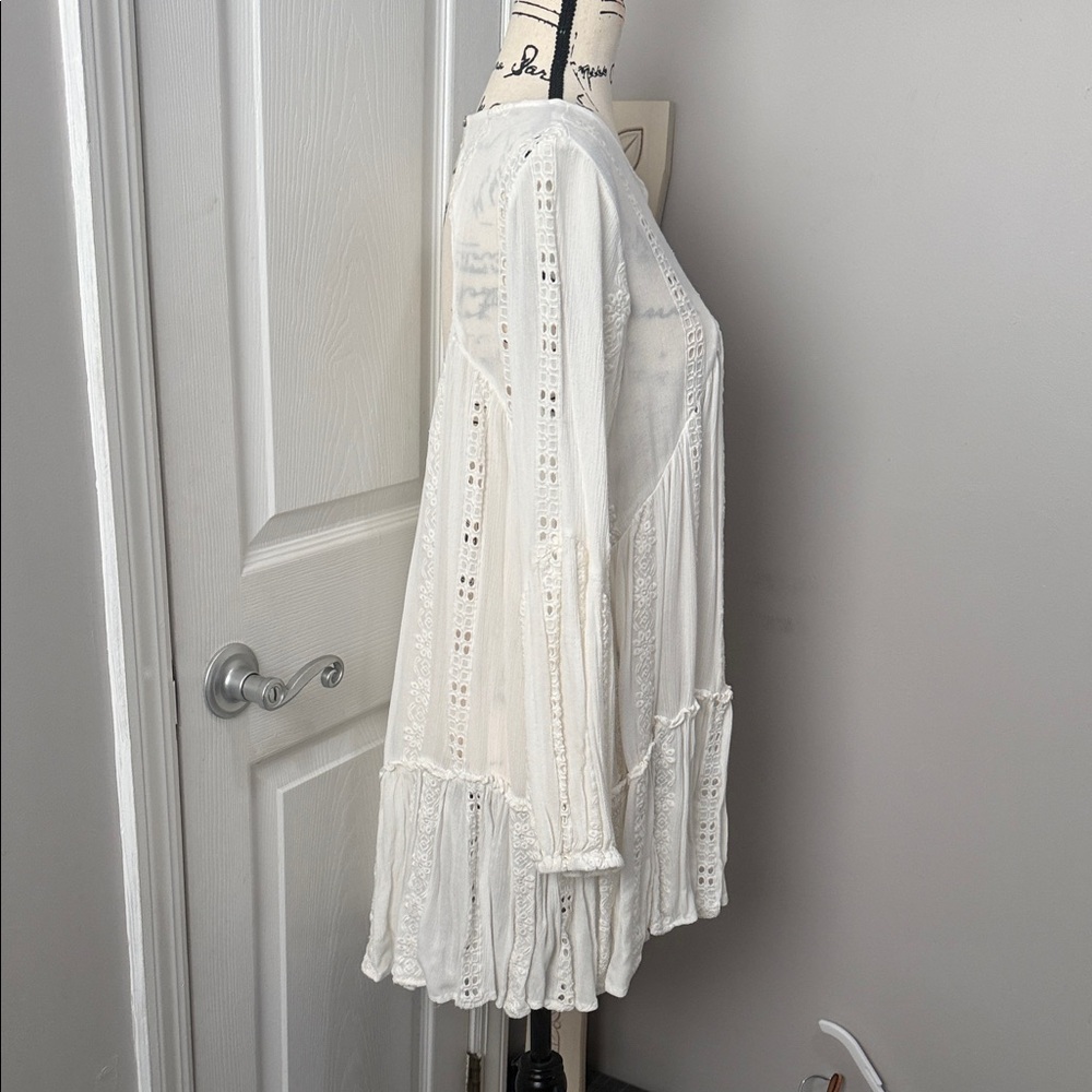 Free People Elegant White Lace Women's Top - Picture 4 of 10